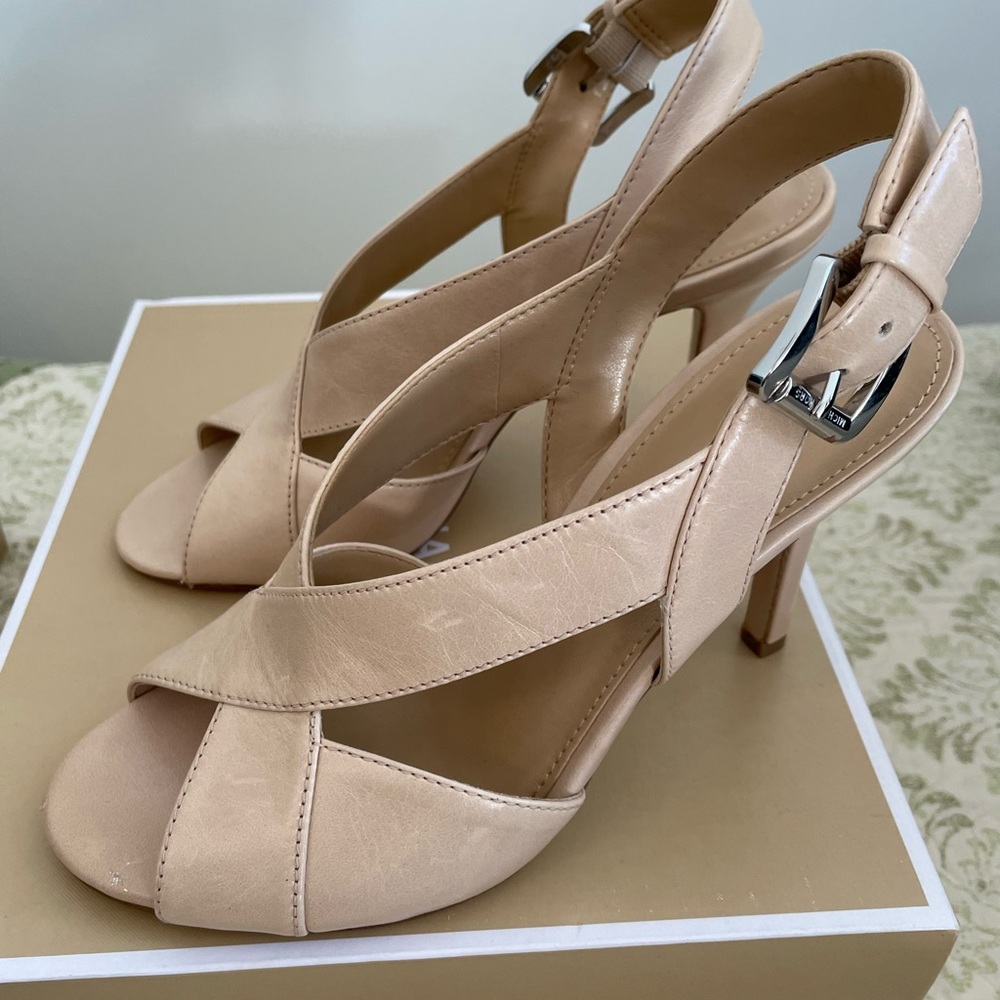 Micheal Kors size 6  leather sandal. Color oyster. 4” heel. Sling back.